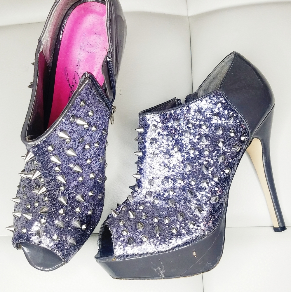 Toe out Spiked Booties Semi-New